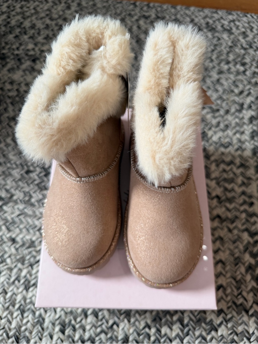 Cupcakes and Cashmere Kids Blush Glitter Fur Boots Toddler Sz 9 NWT - Picture 2 of 5